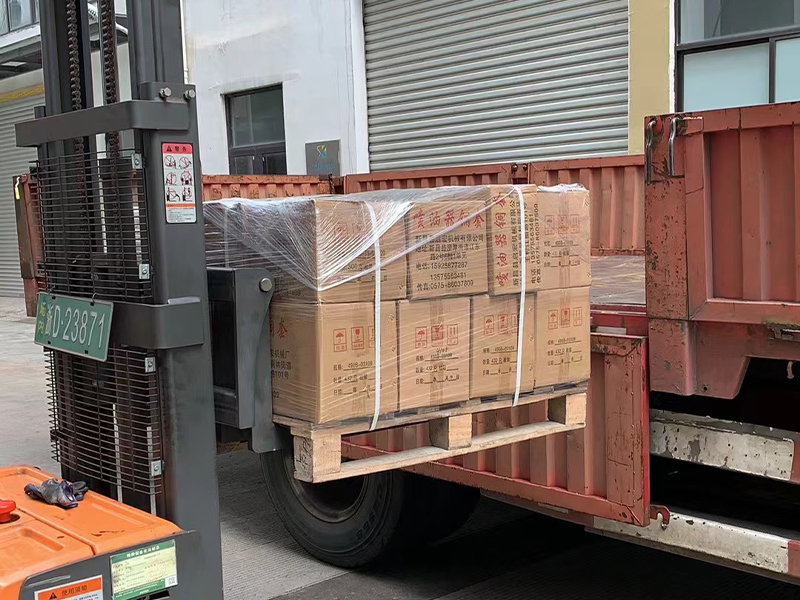 喷油器铜套发货装车现场